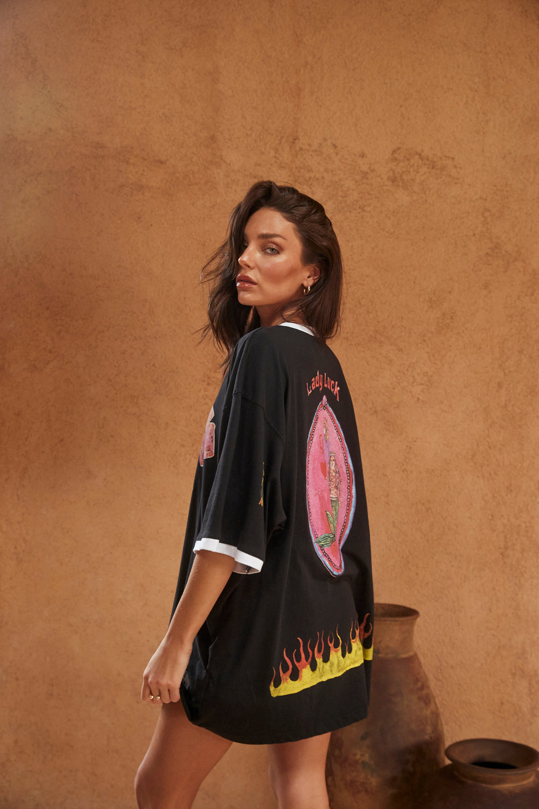 THE VERY OVERSIZED LUCKY MERMAID TEE -BLACK