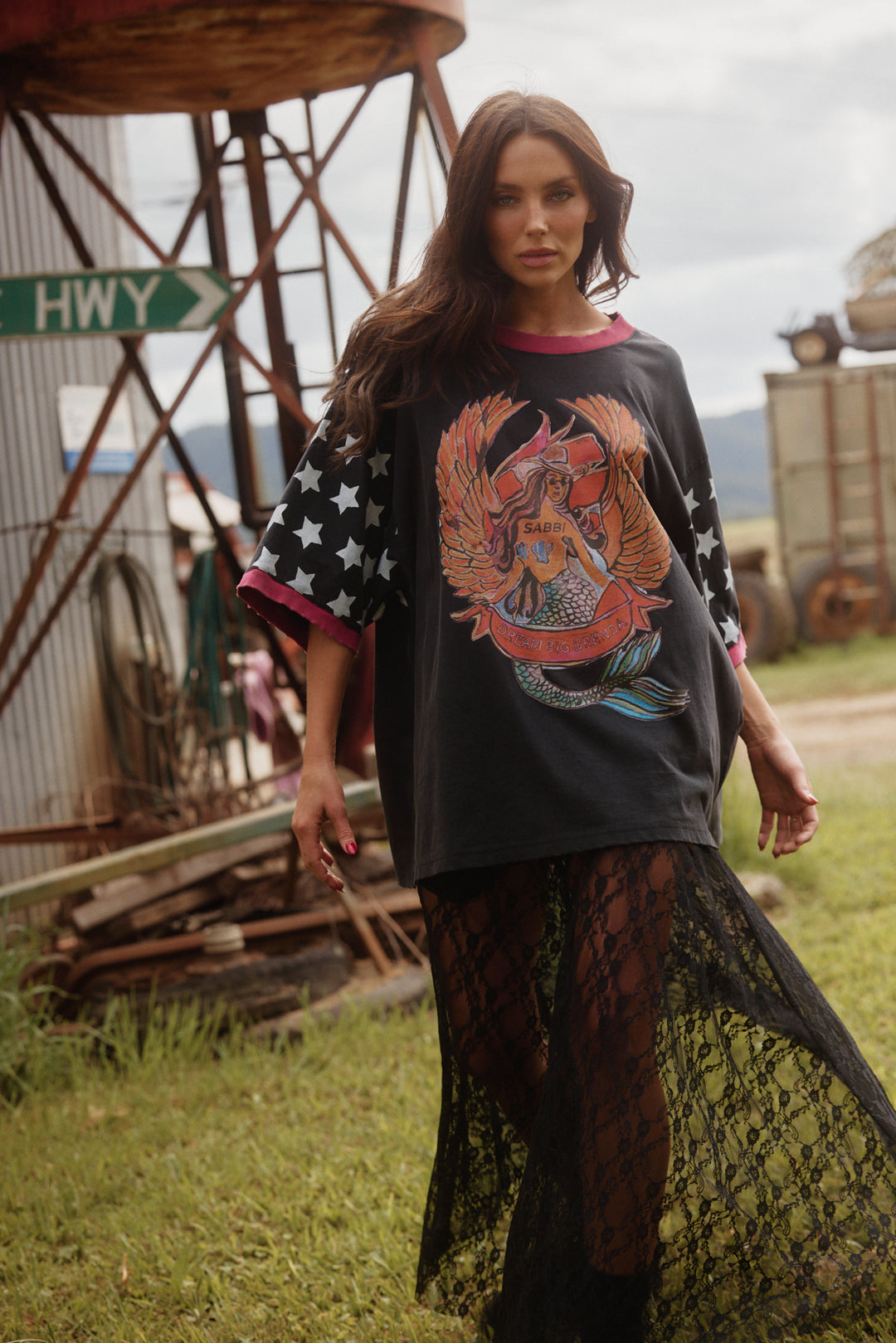 THE VERY OVERSIZED VINTAGE DREAM BIG BRENDA TEE- BLACK
