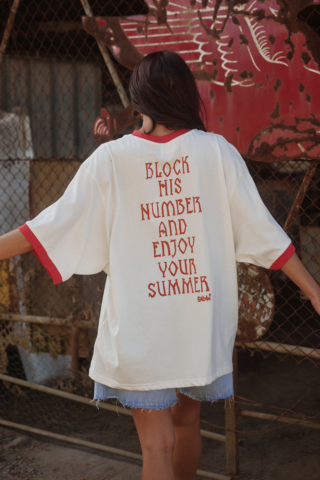 THE VERY OVERSIZED COWGIRL OUTLAW TEE - WHITE