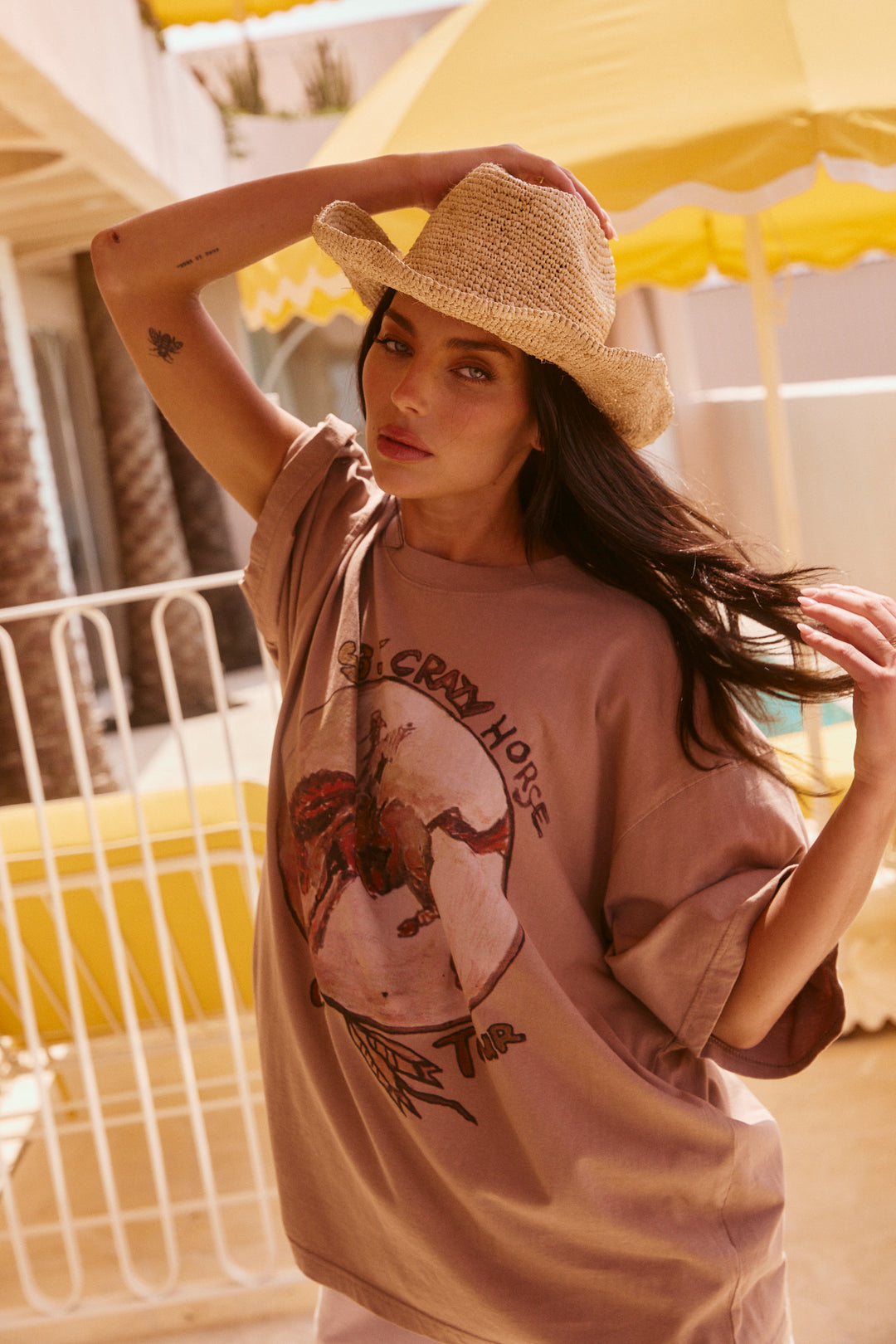 THE VERY OVERSIZED CRAZY HORSE TEE - WASHED CLAY
