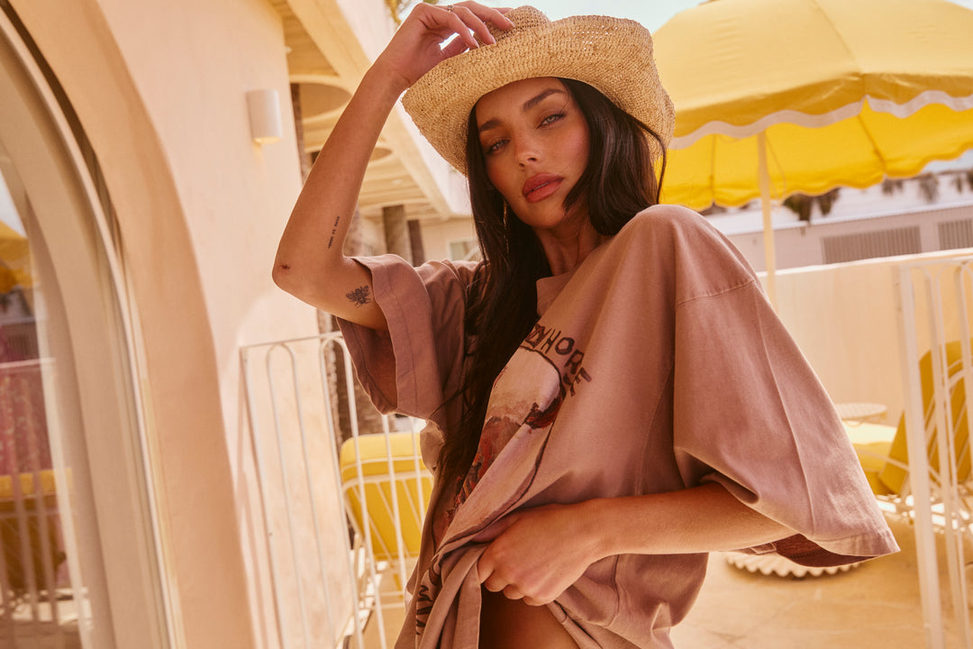 THE VERY OVERSIZED CRAZY HORSE TEE - WASHED CLAY