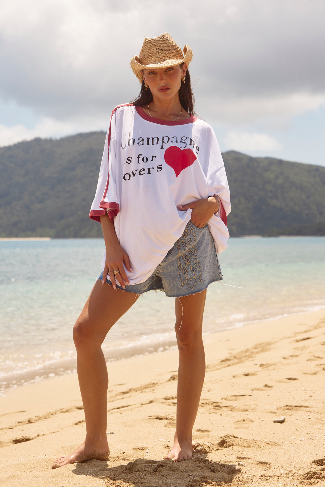 THE VERY OVERSIZED CHAMPAGNE IS FOR LOVERS