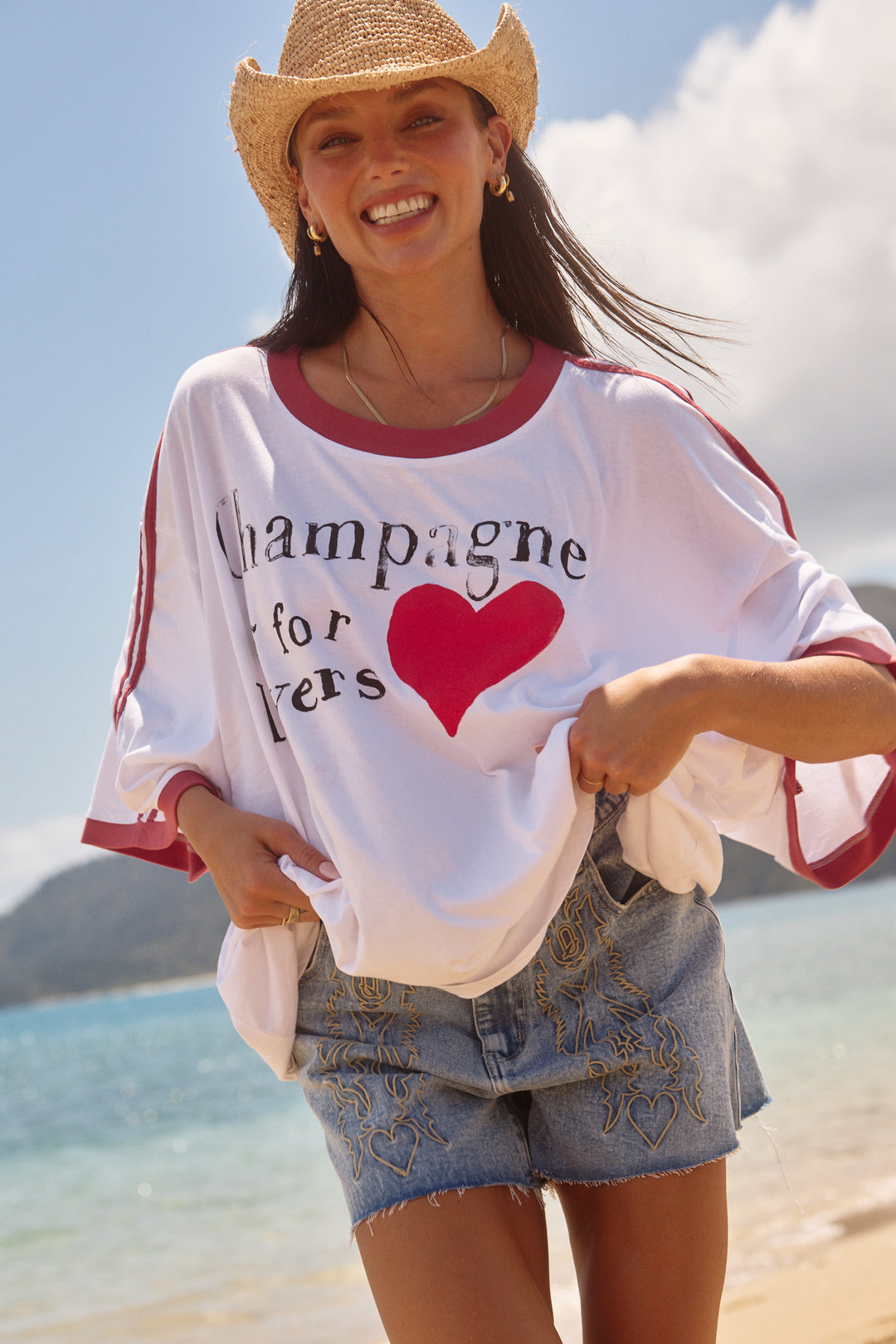 THE VERY OVERSIZED CHAMPAGNE IS FOR LOVERS