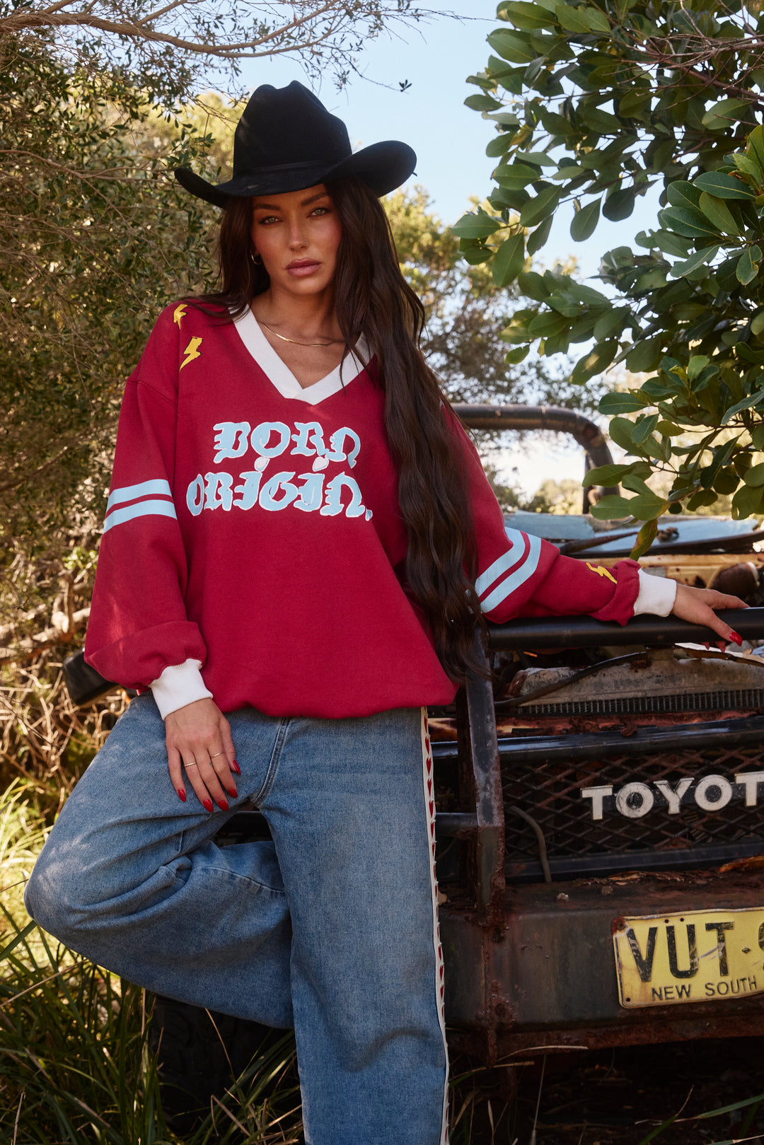 THE BORN ORIGINAL V NECK DIEGO JUMPER - MAROON & SKY