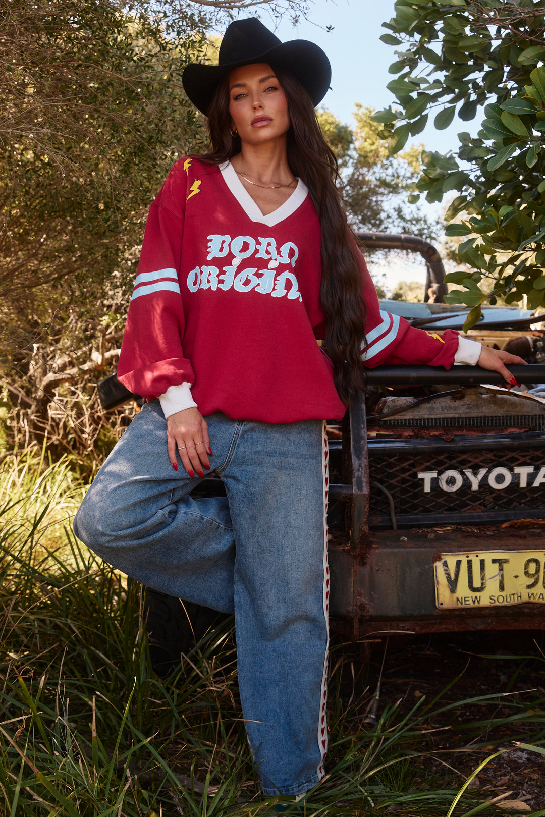 THE BORN ORIGINAL V NECK DIEGO JUMPER - MAROON & SKY