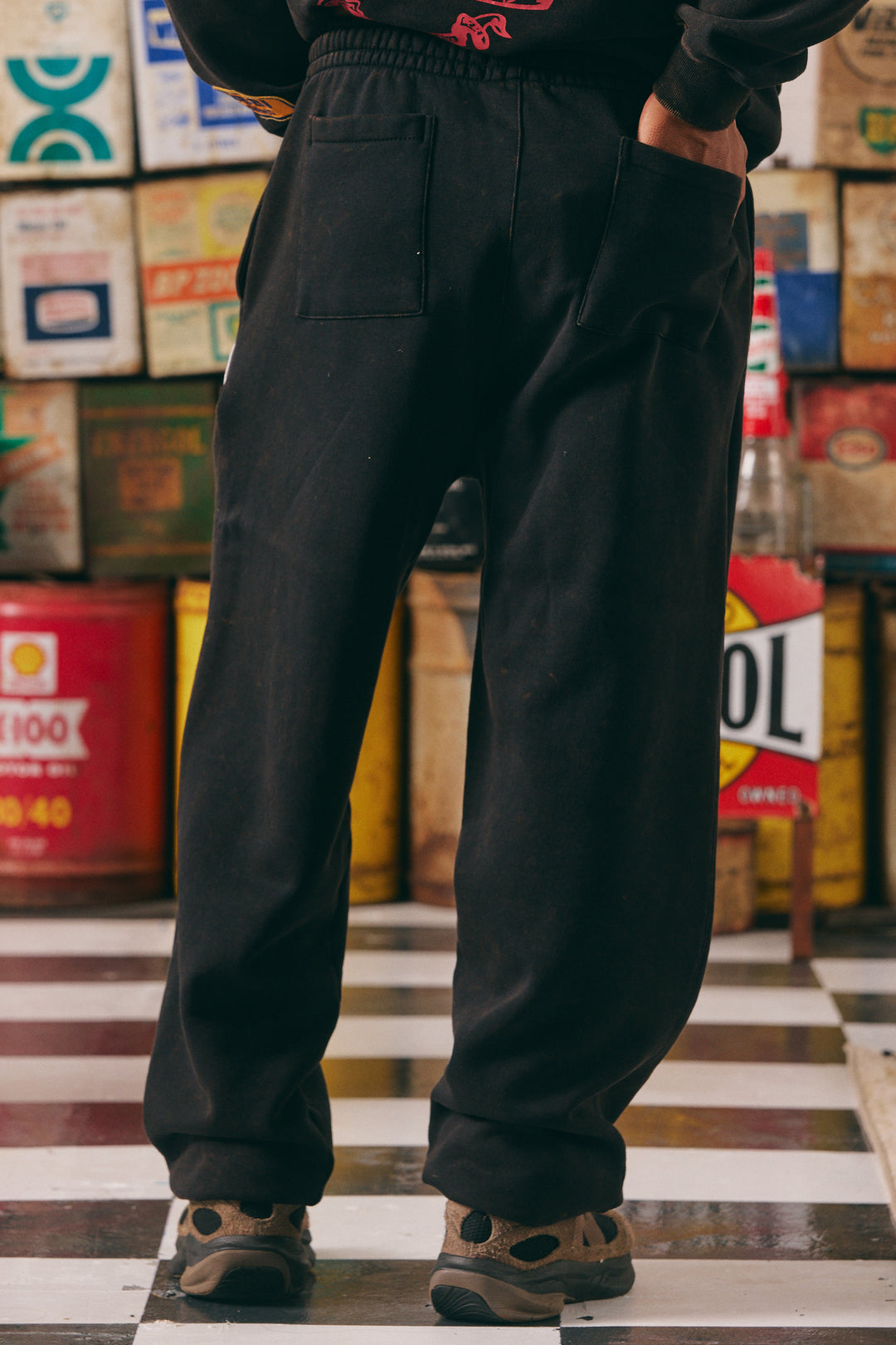 CUFF LEG SWEAT PANTS - BE KIND - ACID WASH BLACK