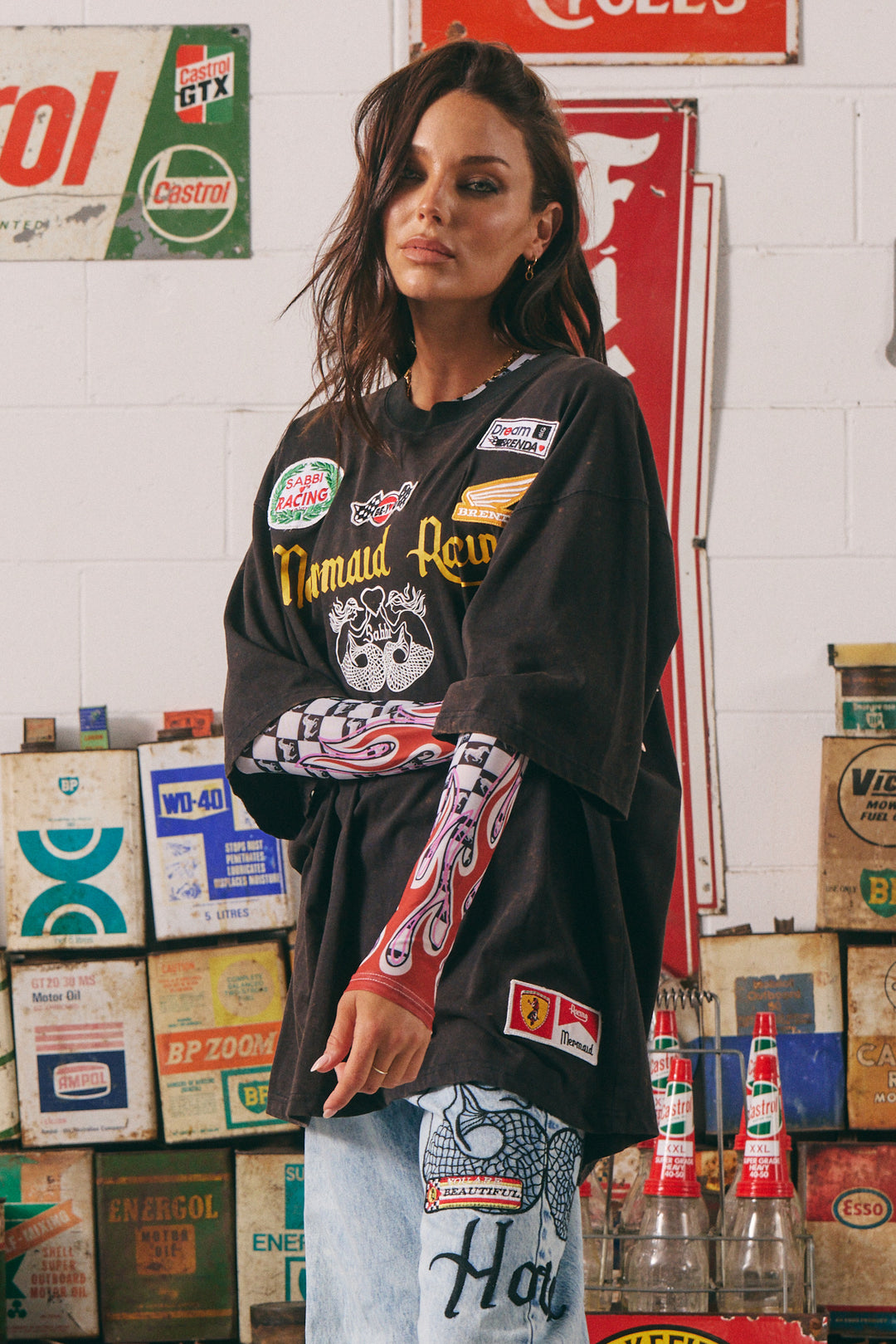 THE VERY OVERSIZED RACING BADGE TEE - BLACK