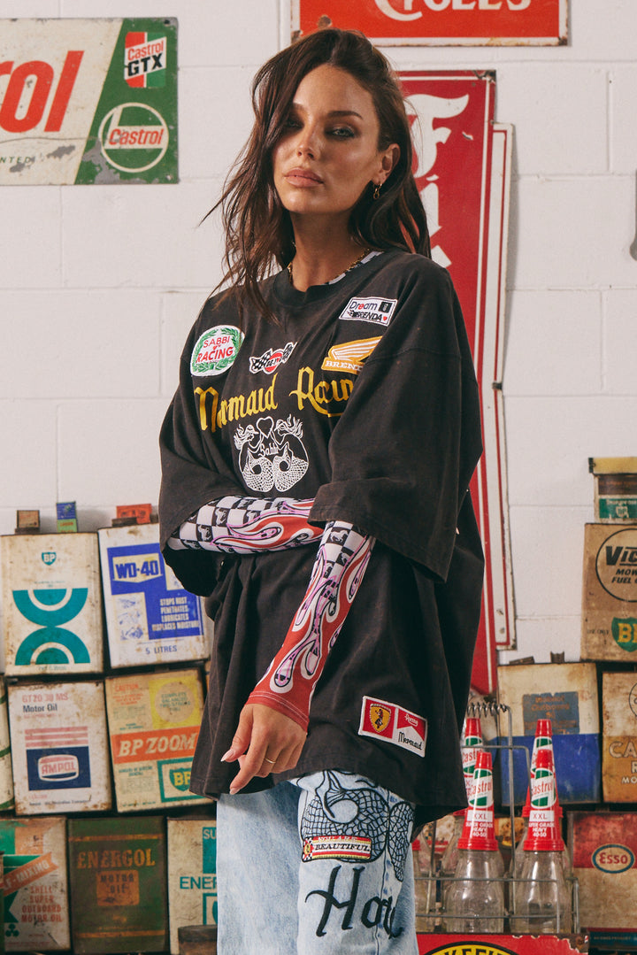 THE VERY OVERSIZED RACING BADGE TEE - BLACK