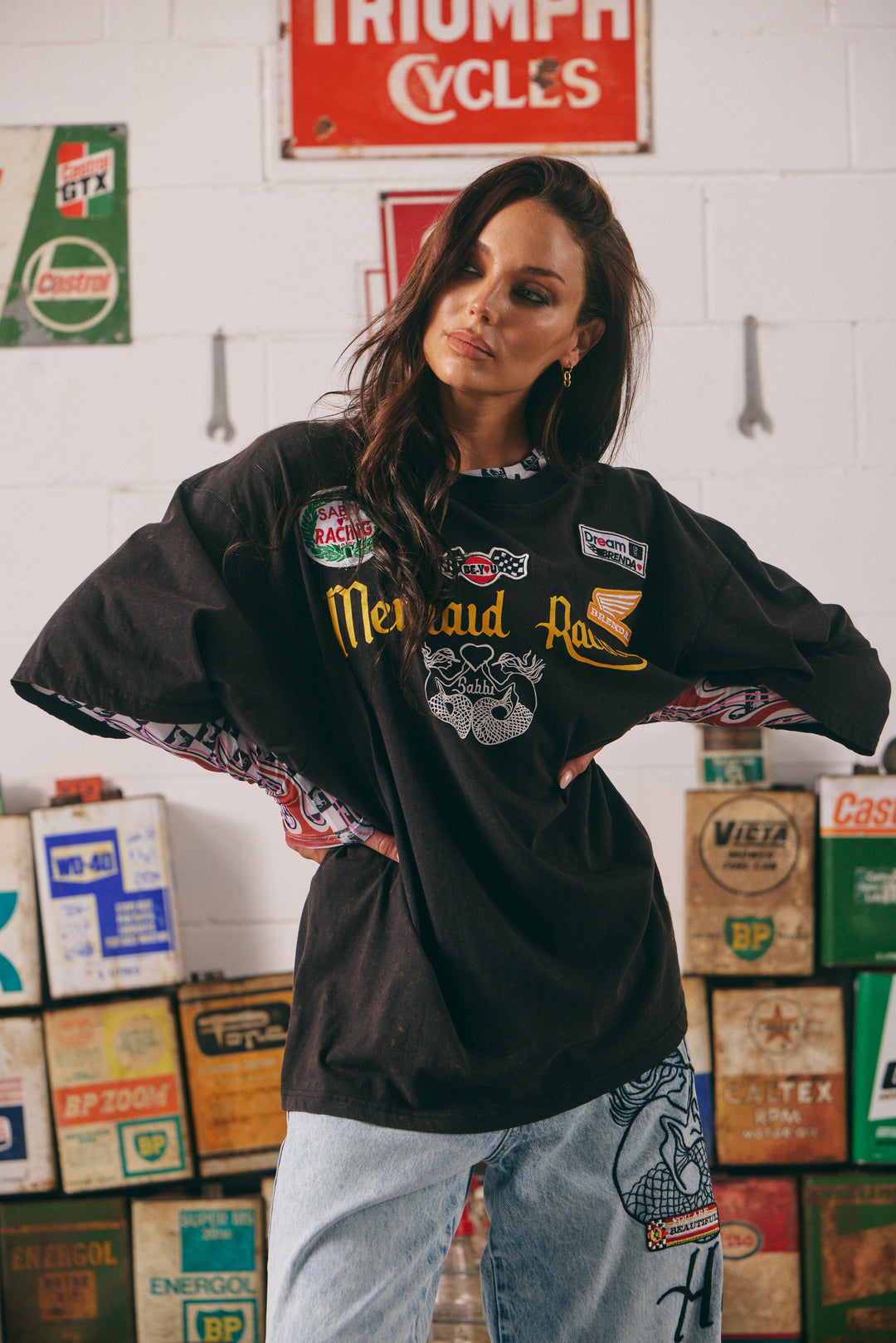 THE VERY OVERSIZED RACING BADGE TEE - BLACK