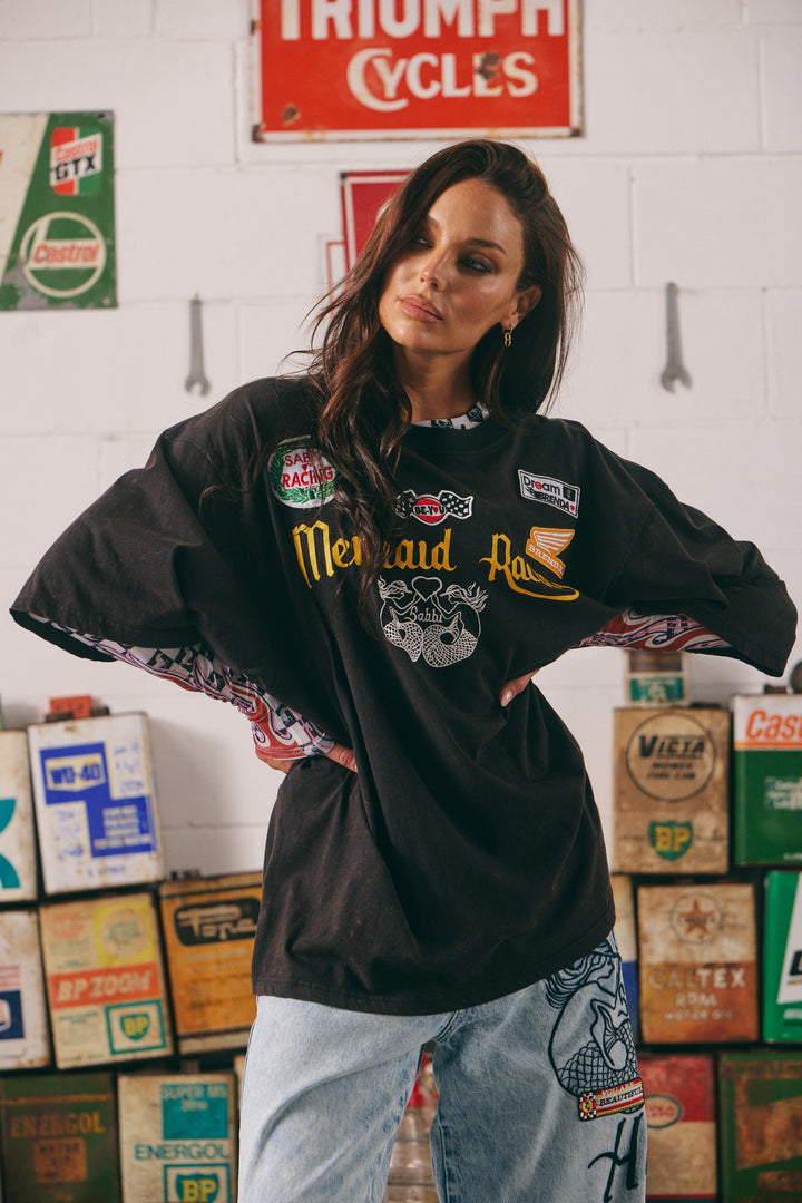 THE VERY OVERSIZED RACING BADGE TEE - BLACK