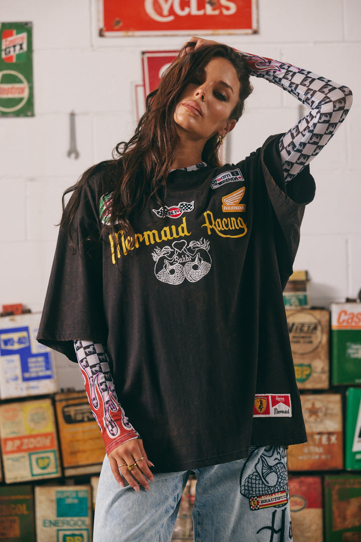 THE VERY OVERSIZED RACING BADGE TEE - BLACK