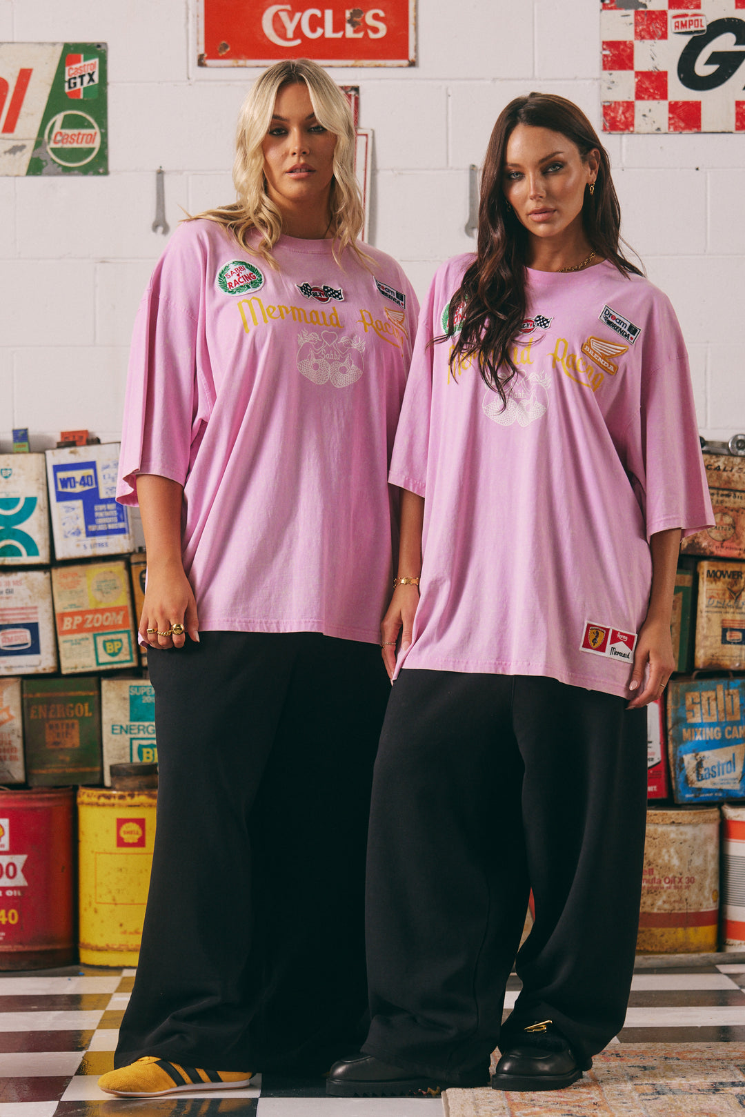 THE VERY OVERSIZED RACING BADGE TEE - PINK