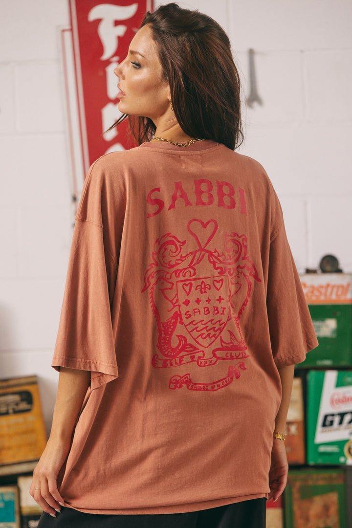 THE VERY OVERSIZED RACING BADGE TEE - MOCHA