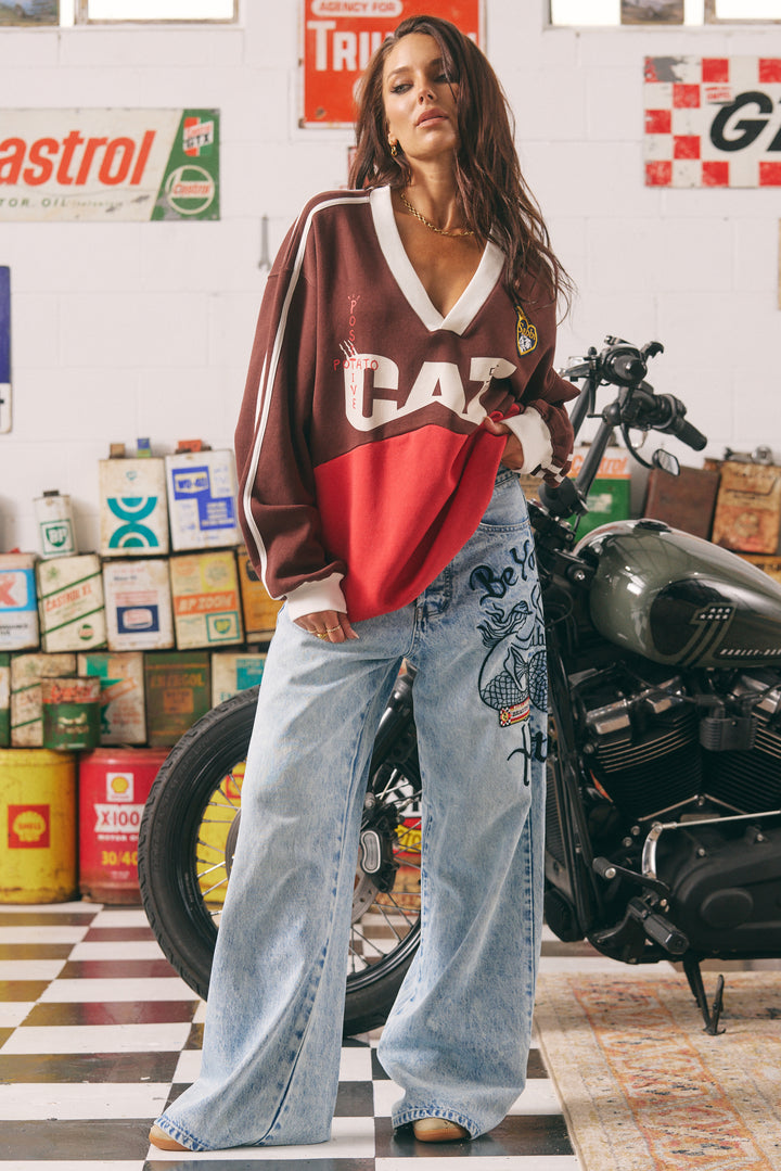 CAT V NECK CREW - RED & CHOCOLATE