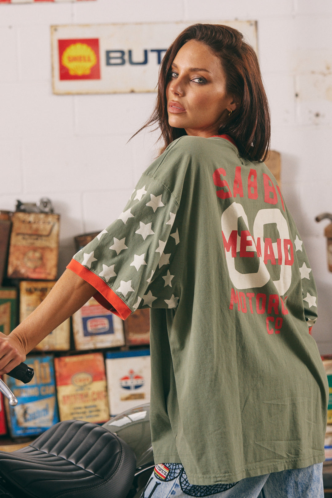 THE VERY OVERSIZED VINTAGE DREAM BIG BRENDA TEE- KHAKI