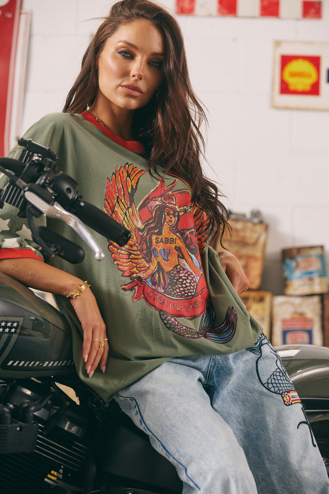 THE VERY OVERSIZED VINTAGE DREAM BIG BRENDA TEE- KHAKI