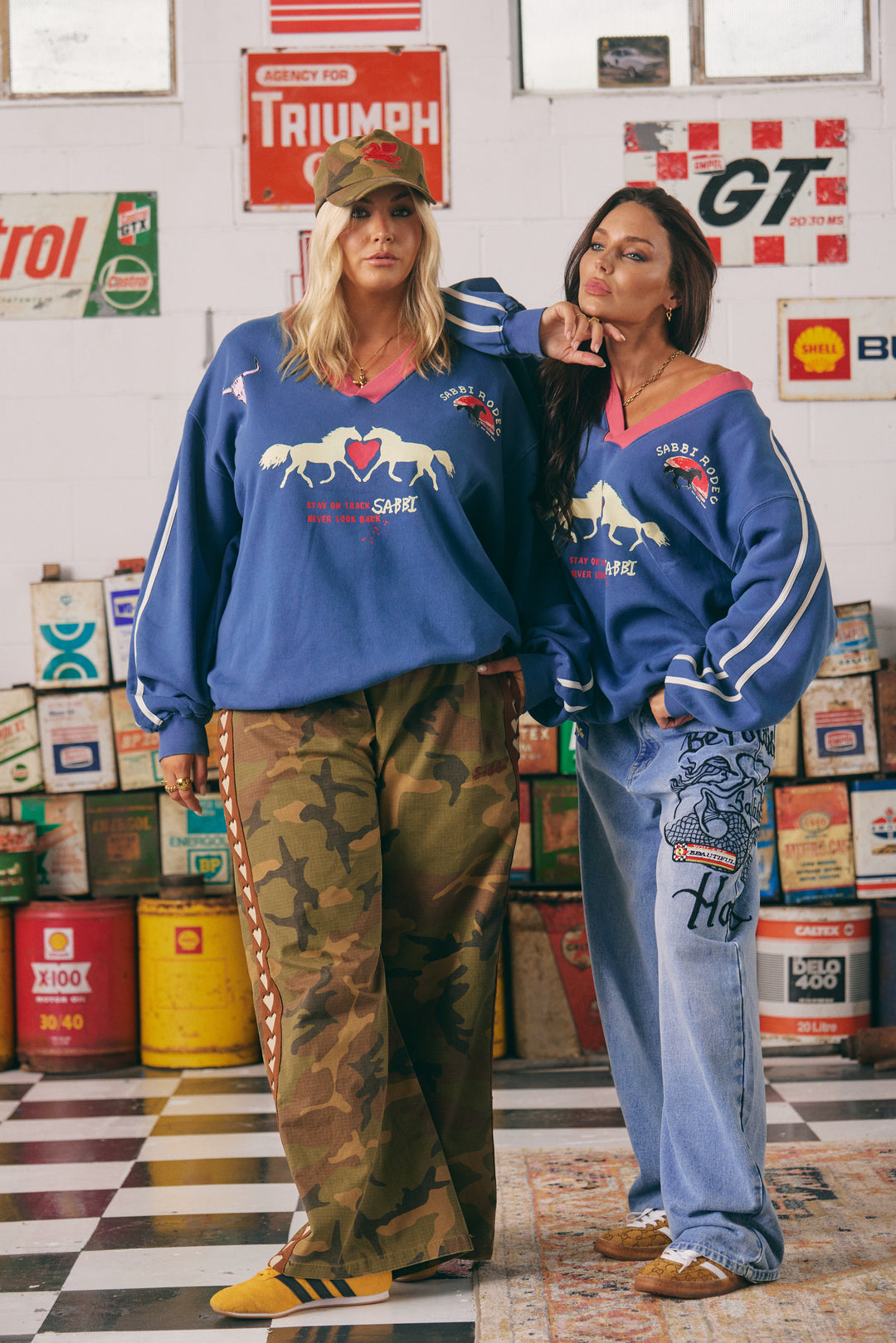 I LOVE COUNTRY MUSIC V-NECK CREW - BLUE