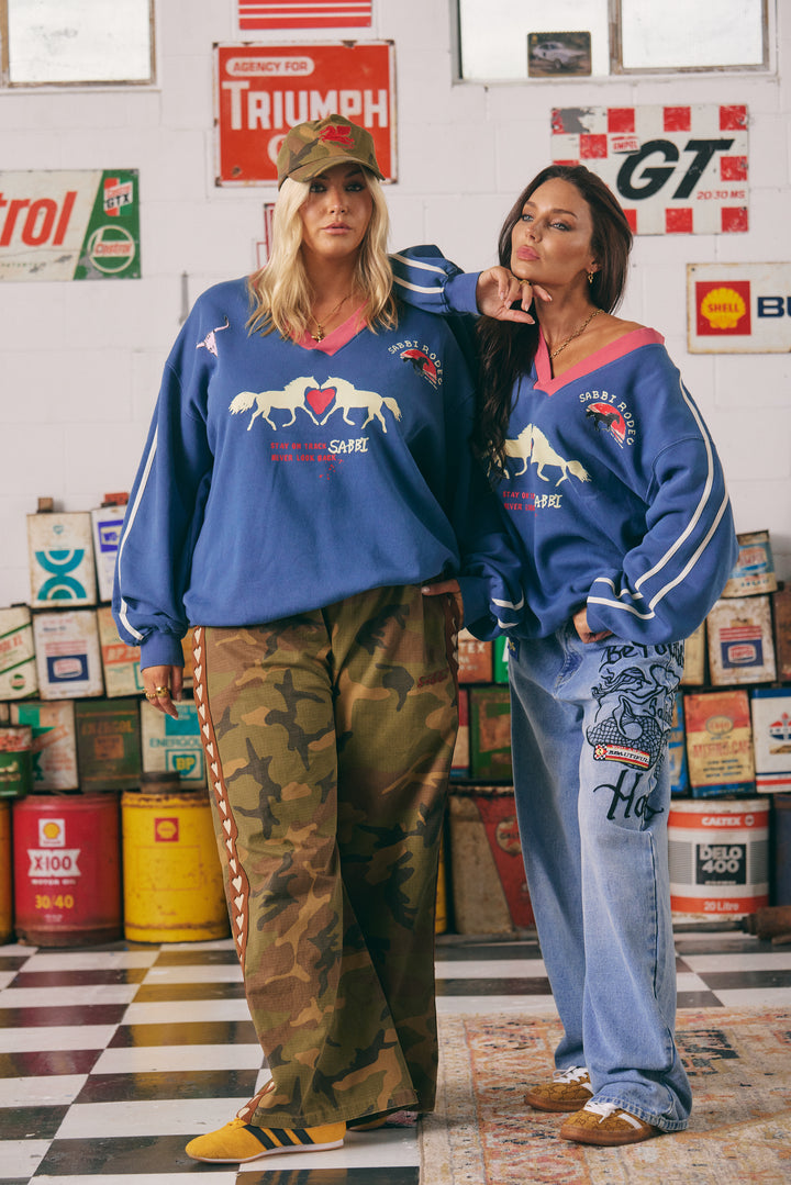 I LOVE COUNTRY MUSIC V-NECK CREW - BLUE