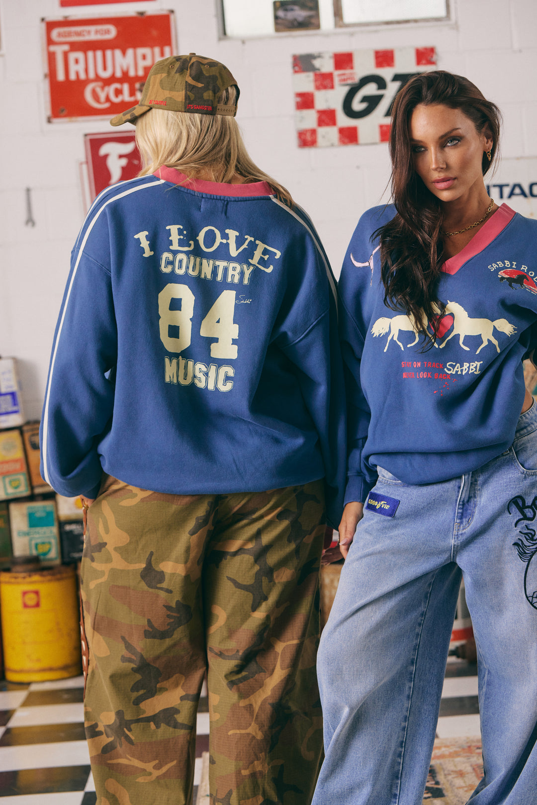 I LOVE COUNTRY MUSIC V-NECK CREW - BLUE