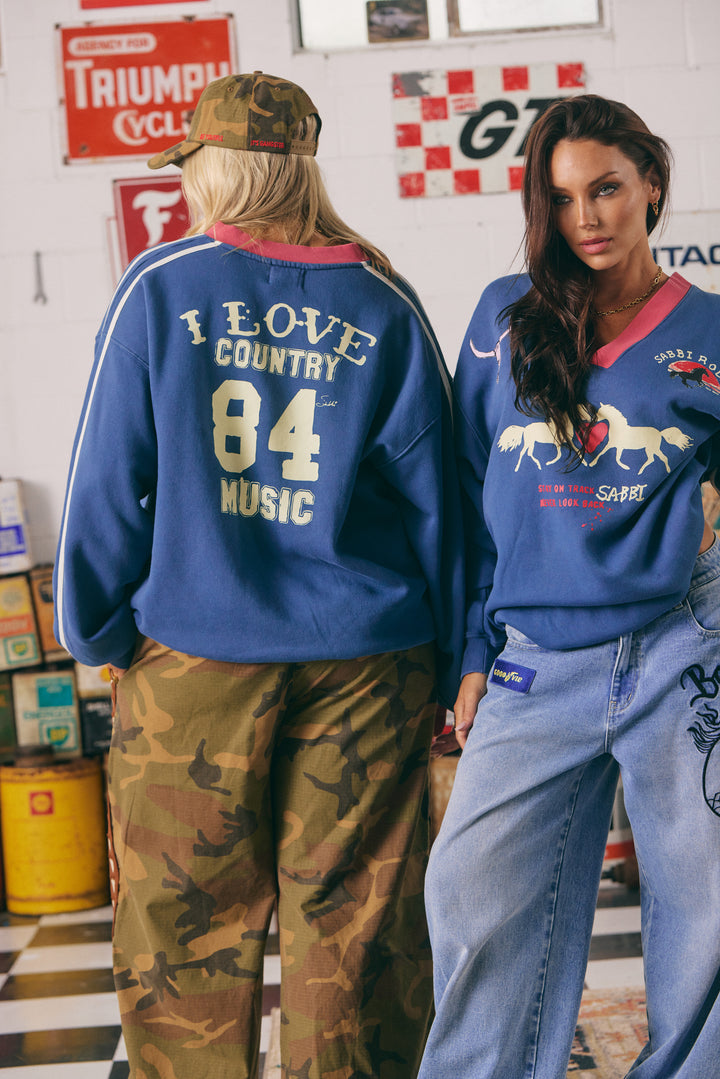 I LOVE COUNTRY MUSIC V-NECK CREW - BLUE