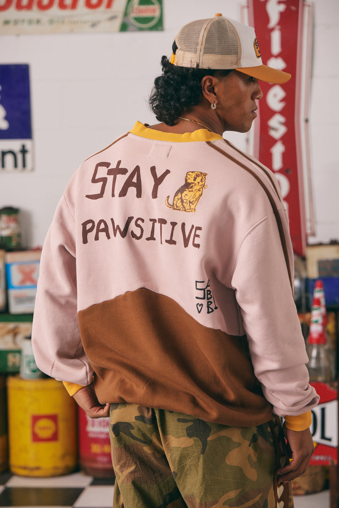 CAT V NECK CREW - PEACH & BROWN