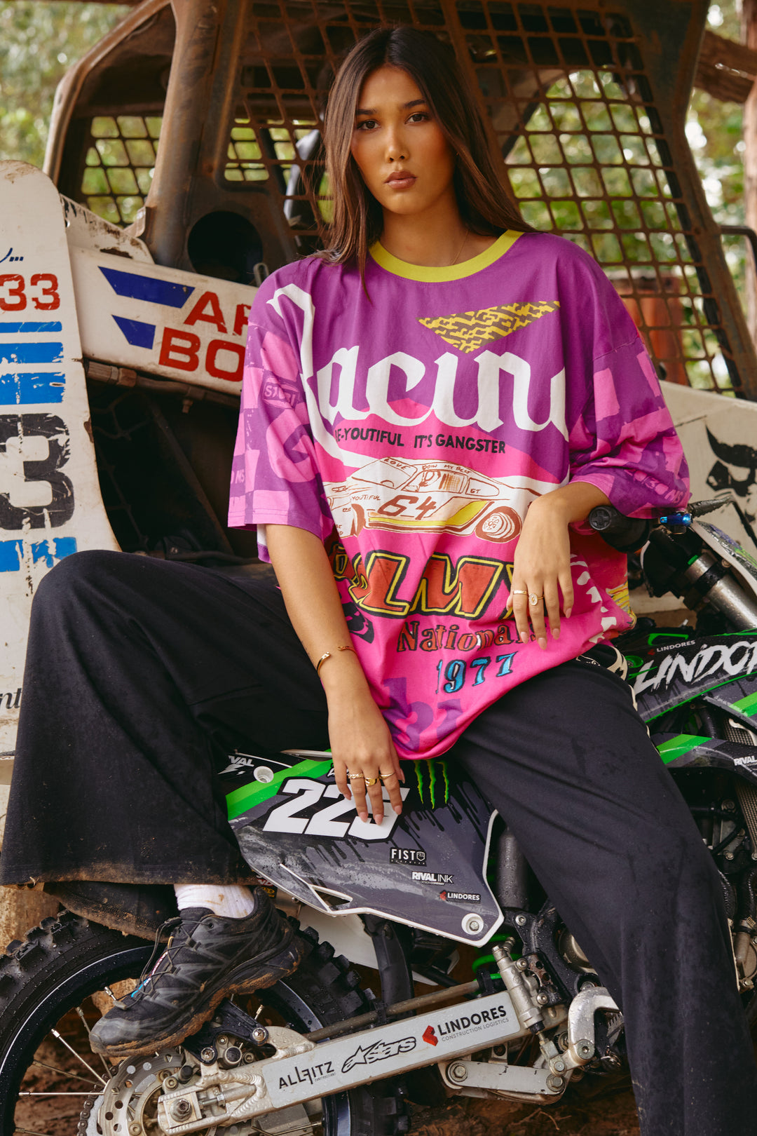 THE VERY OVERSIZED ITS GANGSTER TEE - PINK