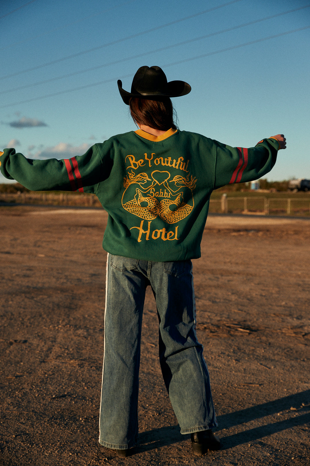 BE YOUTIFUL HOTEL V NECK DIEGO JUMPER - GREEN