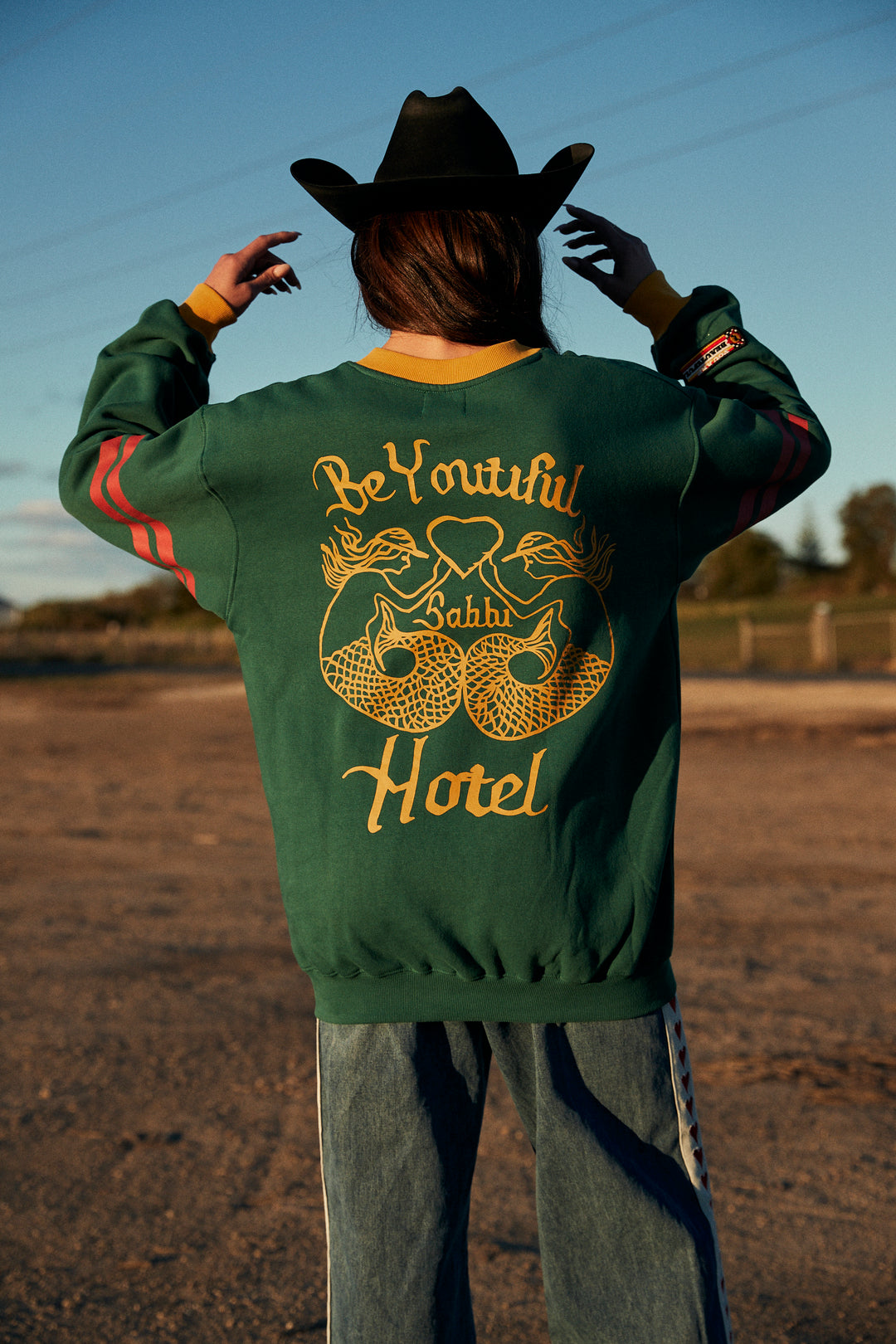 BE YOUTIFUL HOTEL V NECK DIEGO JUMPER - GREEN