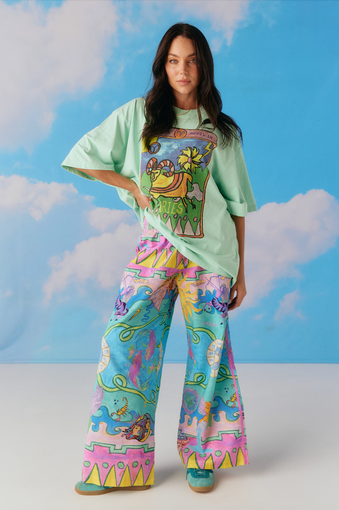 THE VERY OVERSIZED ARIES TEE - GREEN