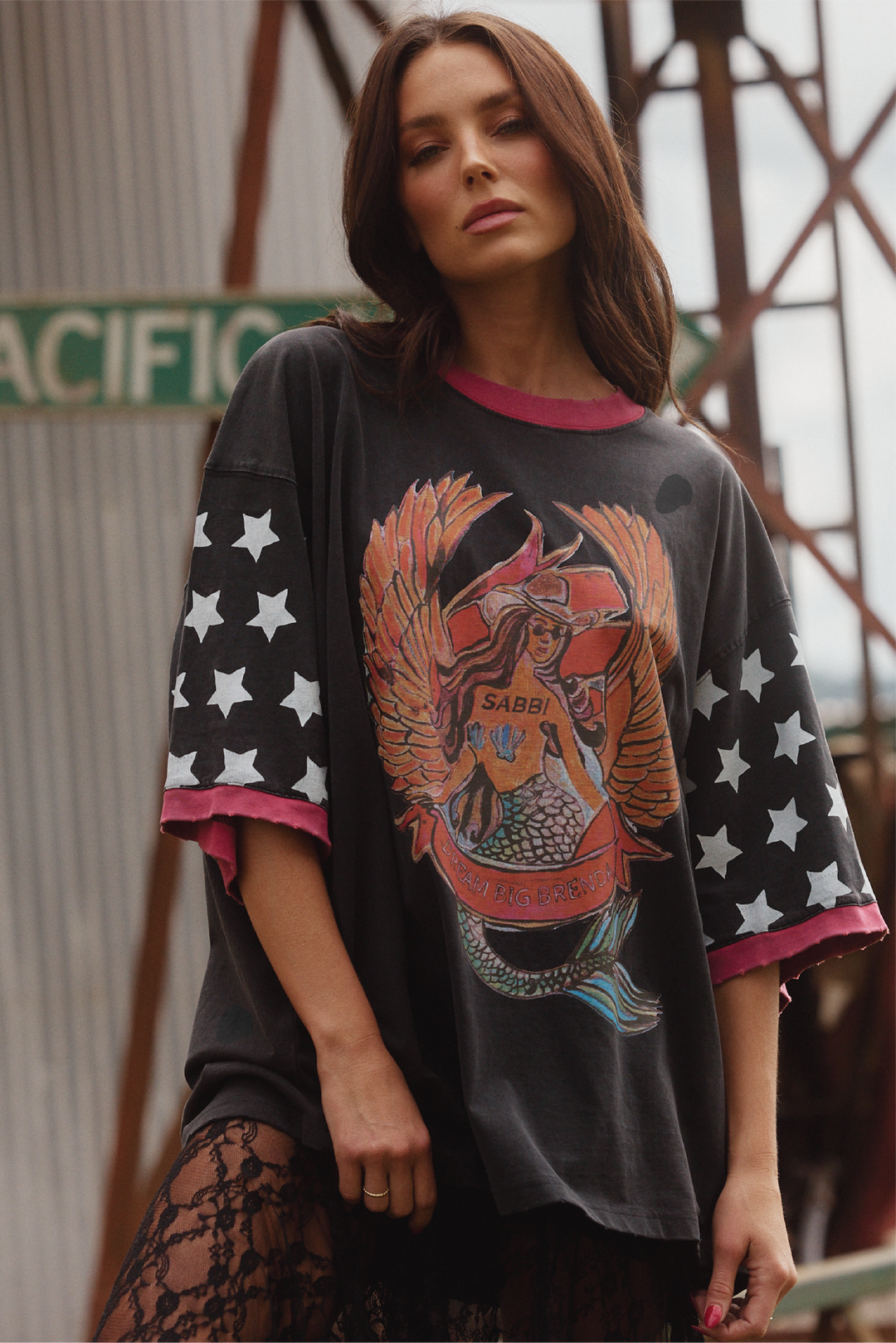 THE VERY OVERSIZED VINTAGE DREAM BIG BRENDA TEE- BLACK
