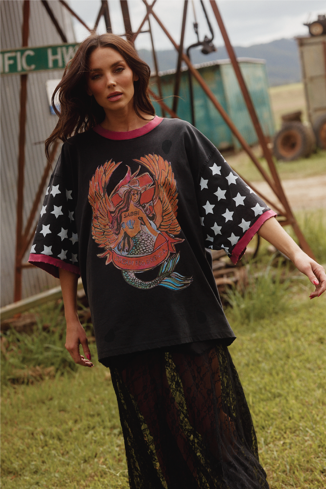 THE VERY OVERSIZED VINTAGE DREAM BIG BRENDA TEE- BLACK