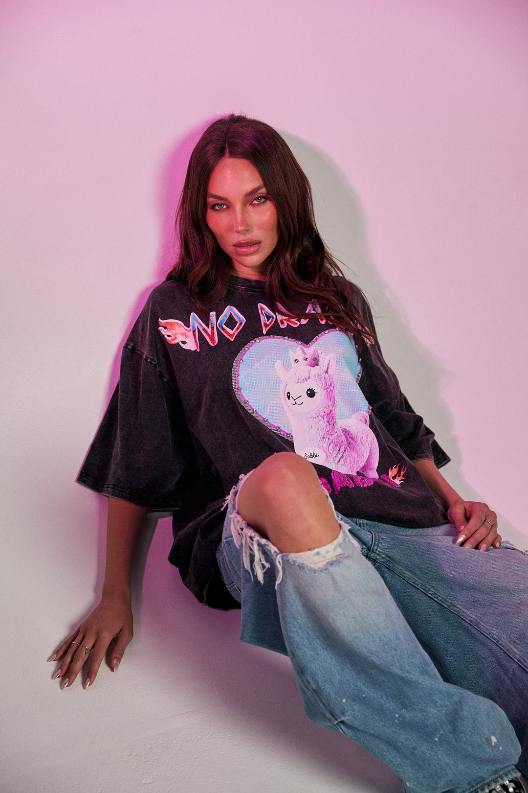 NO DRAMA LLAMA TEE - BLACK ACID WASH