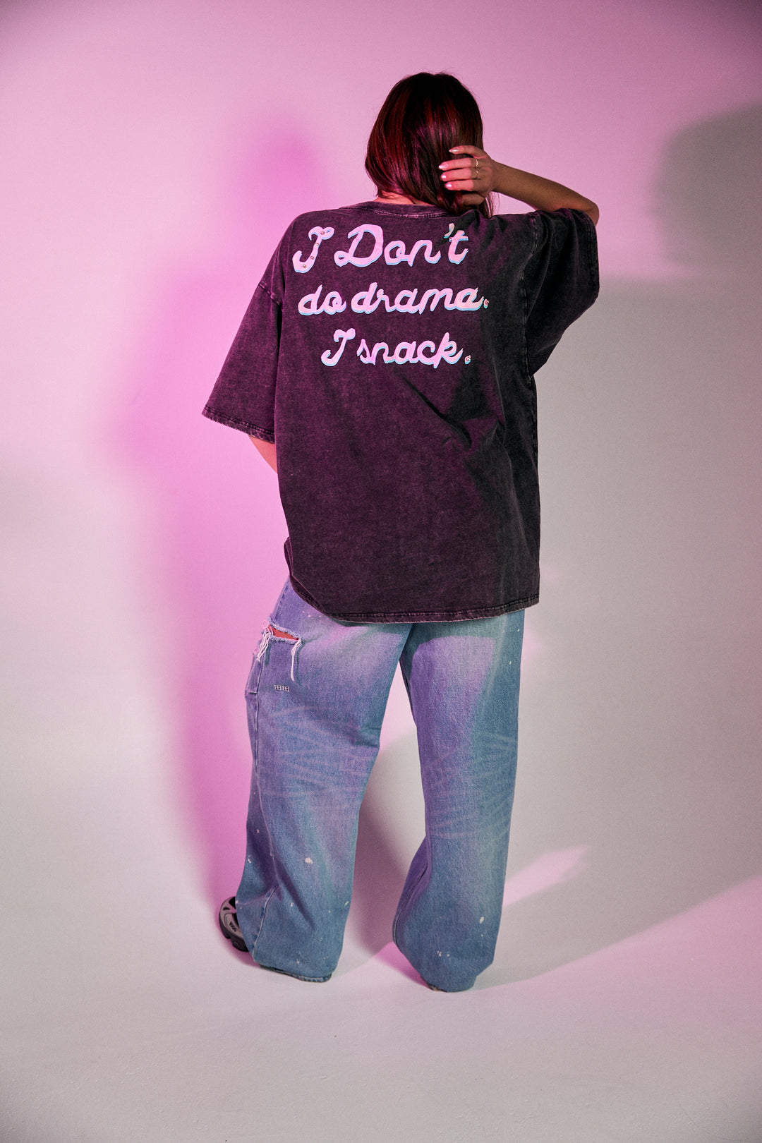 NO DRAMA LLAMA TEE - BLACK ACID WASH