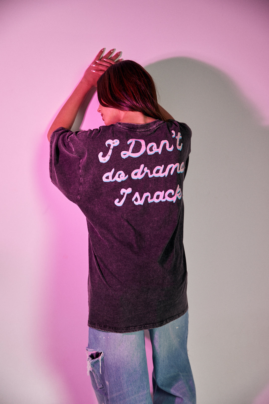 NO DRAMA LLAMA TEE - BLACK ACID WASH