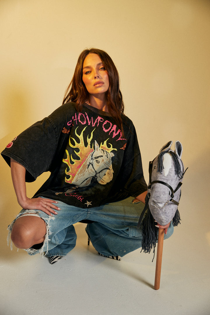 SHOWPONY TEE - BLACK ACID WASH