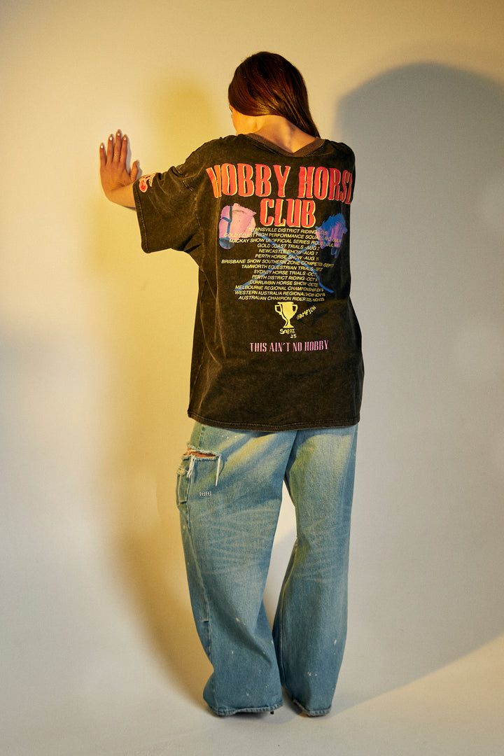 SHOWPONY TEE - BLACK ACID WASH