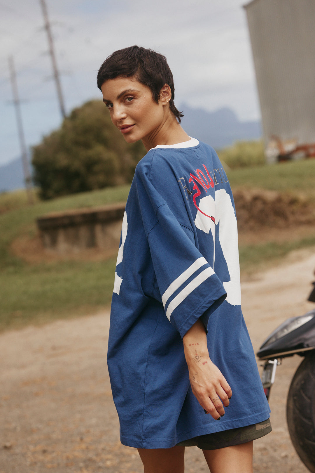 THE VERY OVERSIZED LOVE REVOLUTION TEE - BLUE