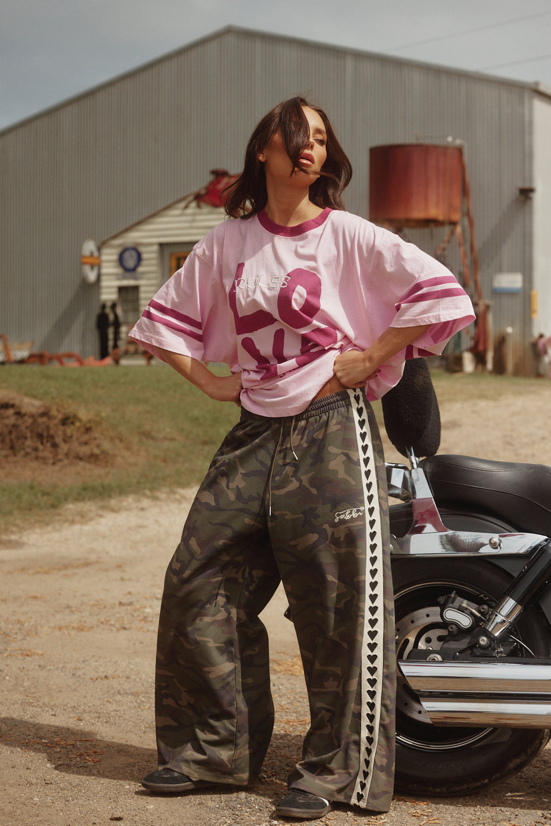 THE VERY OVERSIZED LOVE REVOLUTION TEE - PINK