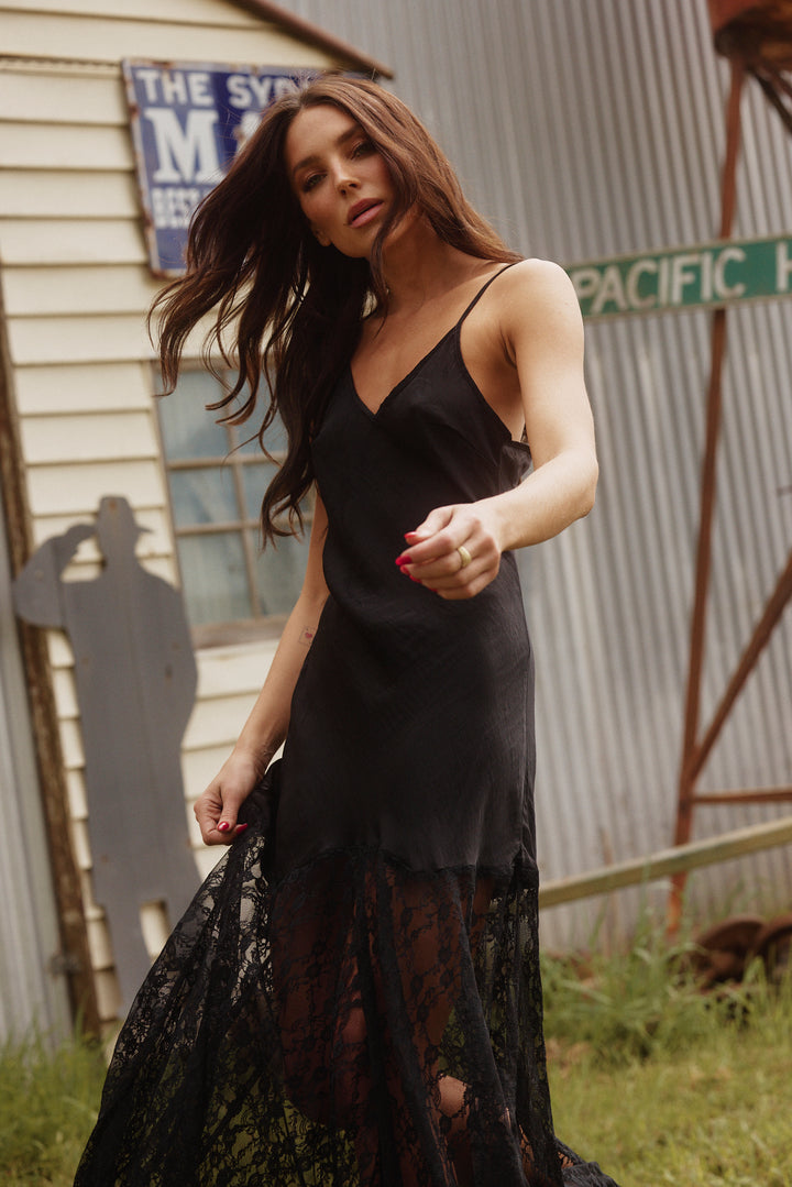 THE LACE MAXI DRESS - BLACK