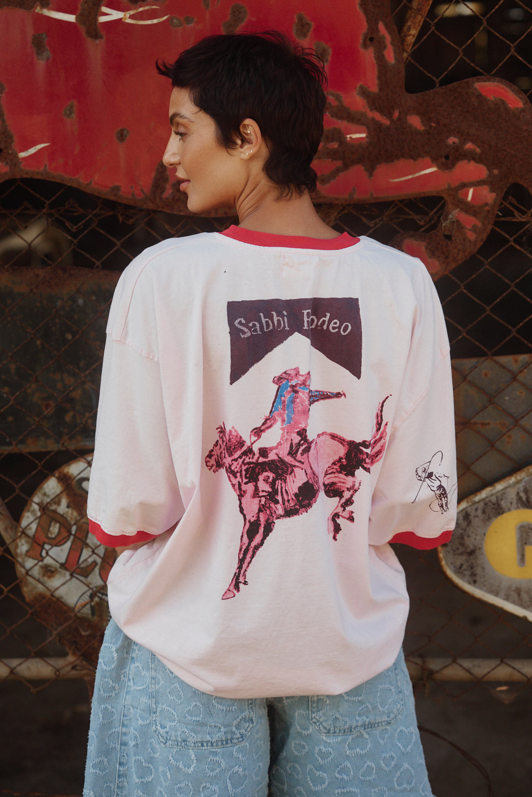 THE VERY OVERSIZED CHAMPAGNE COWGIRL TEE - PINK