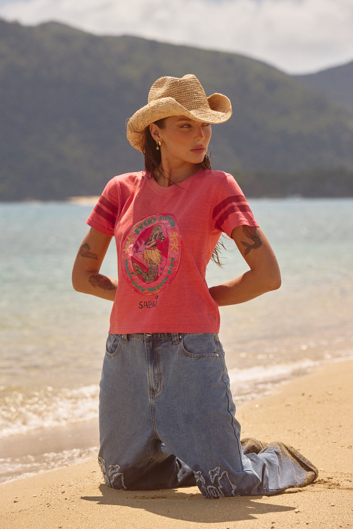 THE BEYOUTIFUL VERY FITTED TEE - CORAL