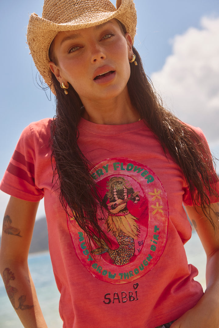 THE BEYOUTIFUL VERY FITTED TEE - CORAL