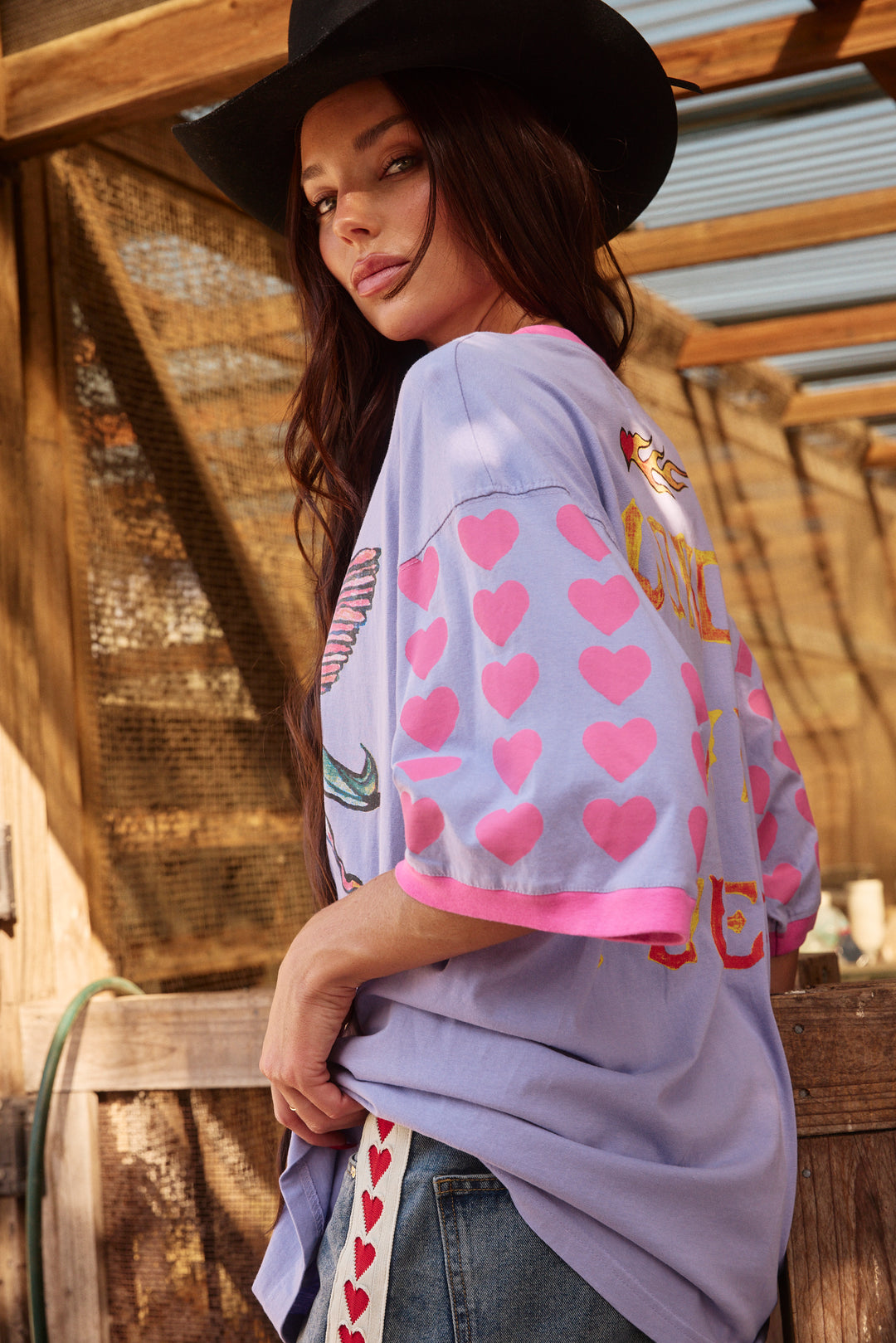 THE VERY OVERSIZED WORDS HAVE POWER PEGASUS TEE - LILAC