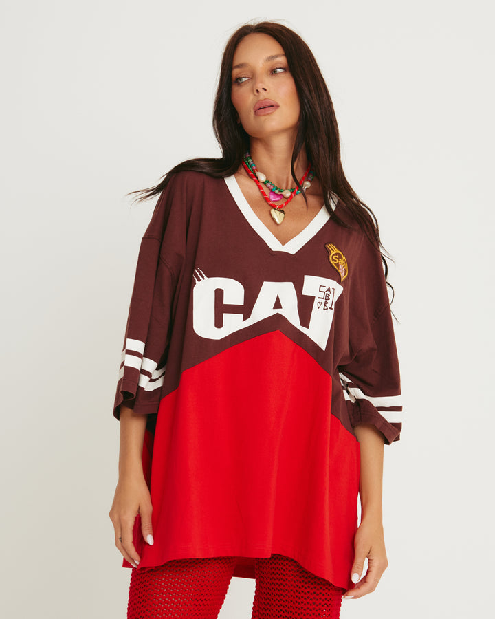 THE CAT OVERSIZED V NECK TEE - RED & CHOCOLATE