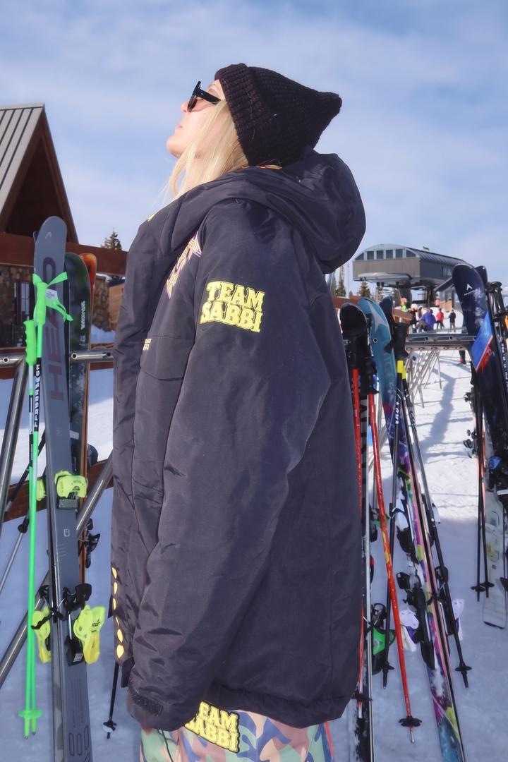 THE BEAR HUGS SNOW JACKET - BLACK