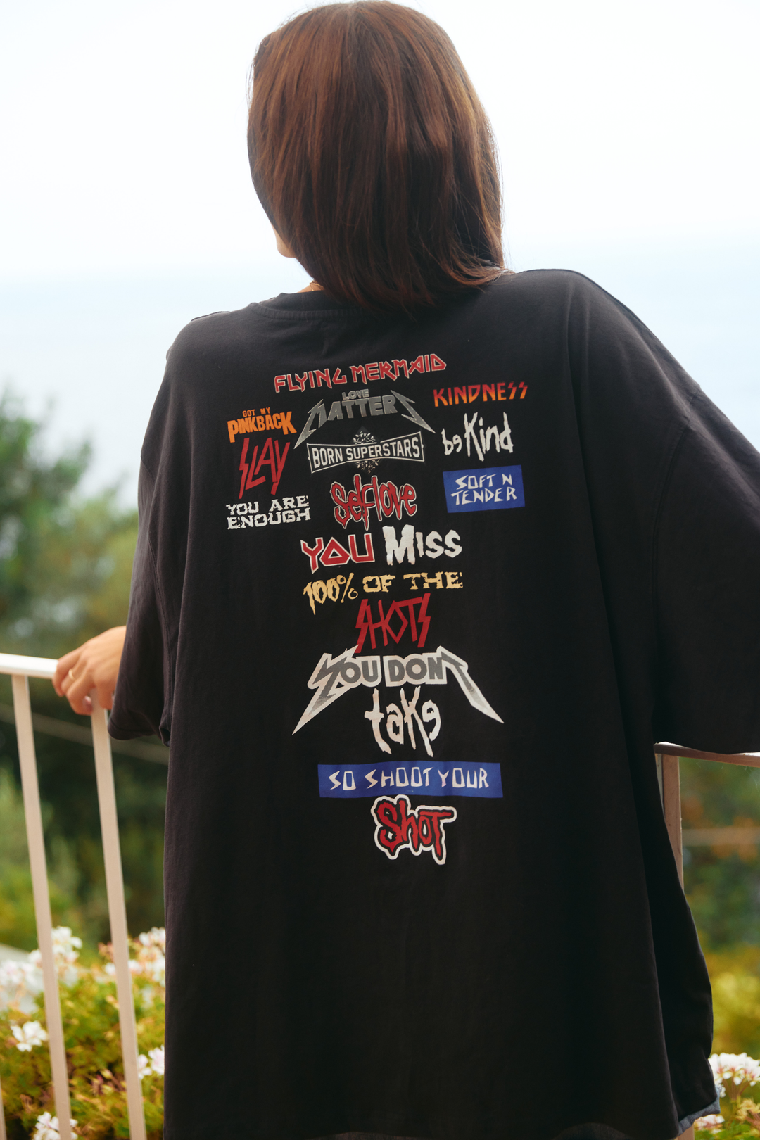 THE VERY OVERSIZED FIND YOUR WINGS TEE - BLACK