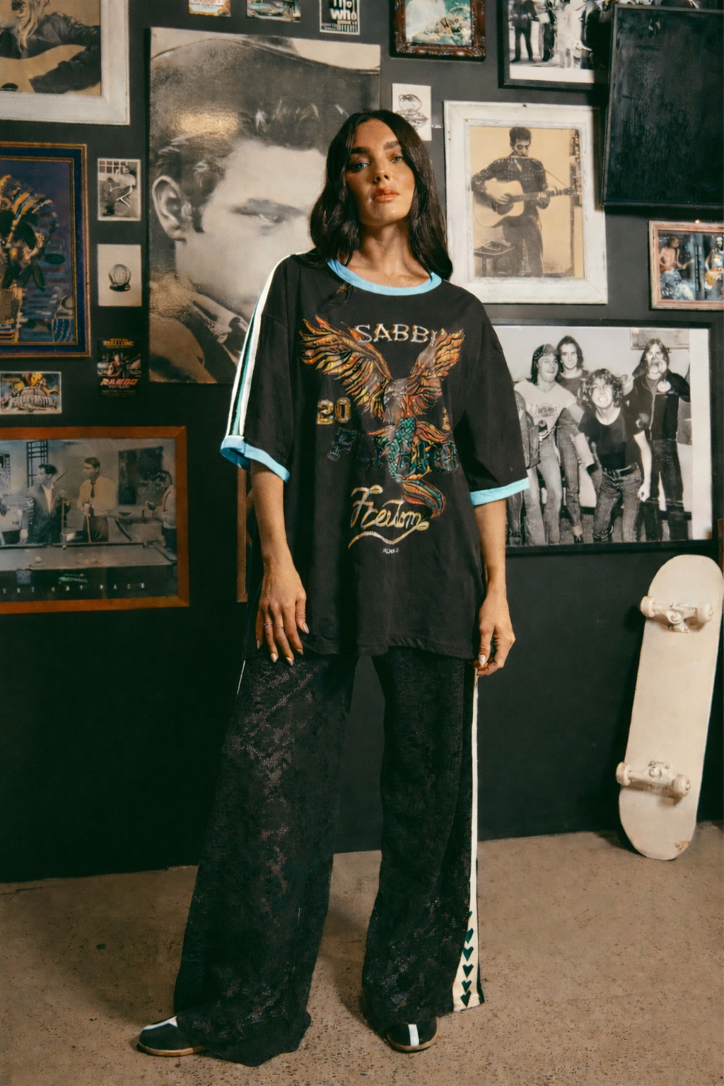 THE VERY OVERSIZED FLY HIGH TEE - BLACK