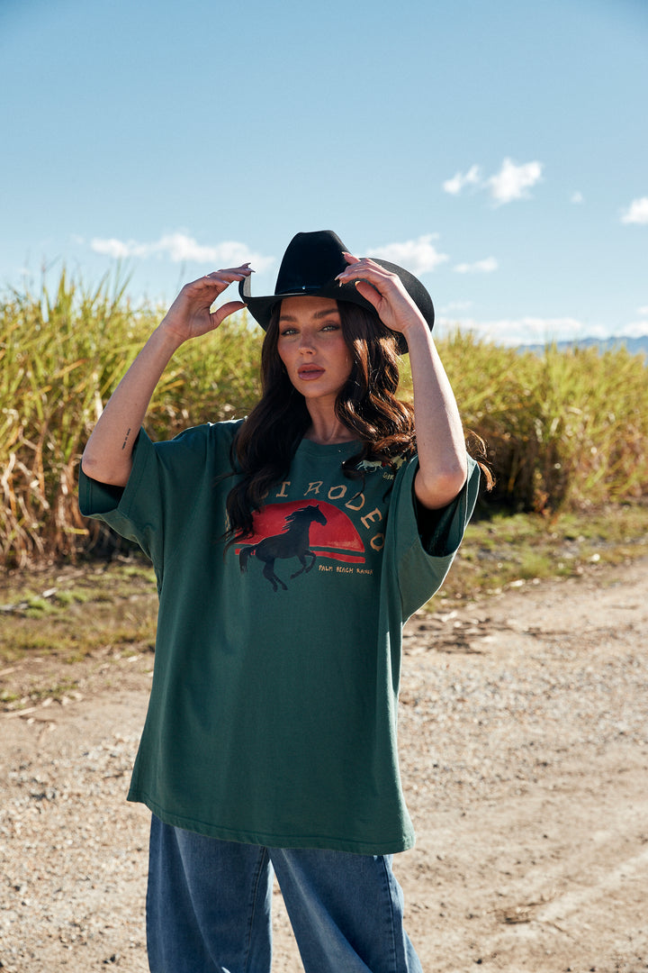 THE VERY OVERSIZED I LOVE COUNTRY MUSIC TEE - GREEN