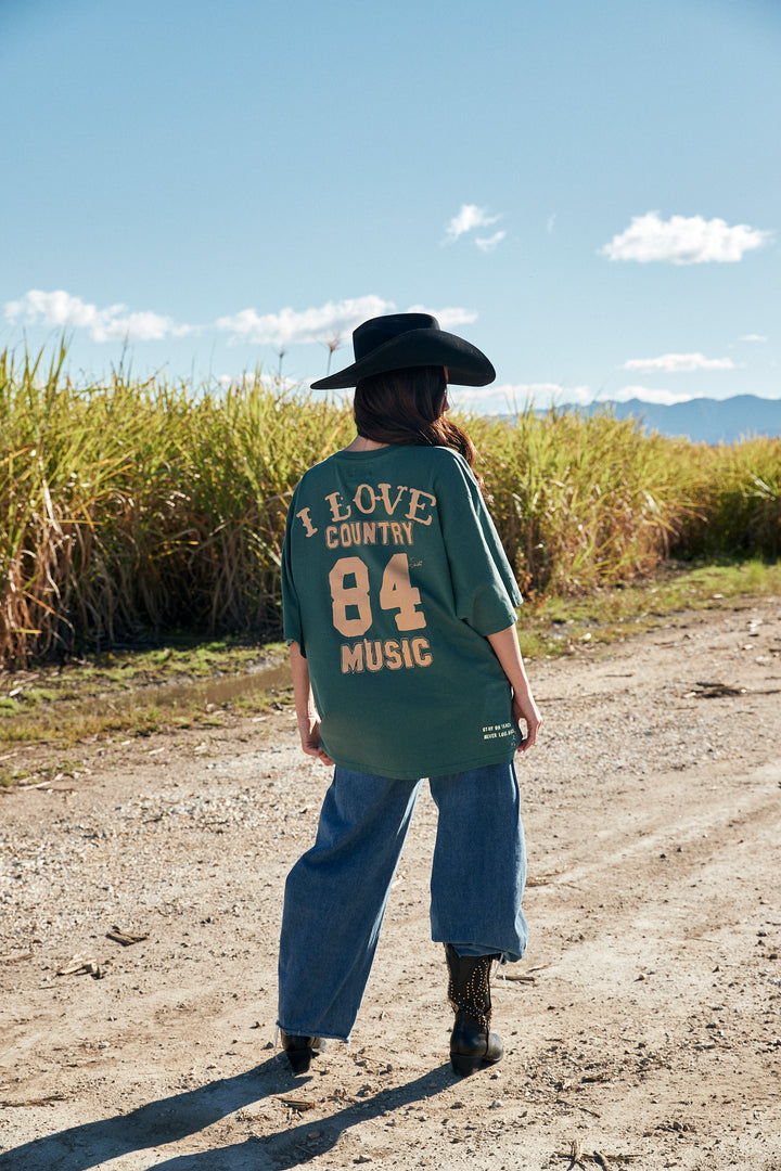 THE VERY OVERSIZED I LOVE COUNTRY MUSIC TEE - GREEN