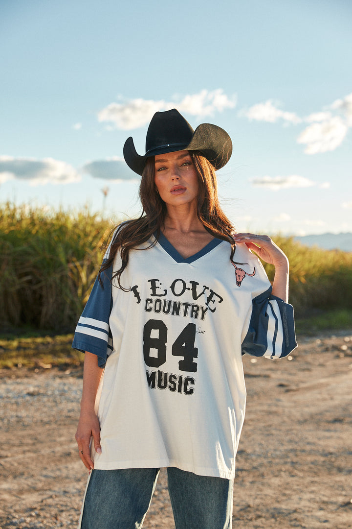THE VERY OVERSIZED COUNTRY MUSIC V NECK TEE  - MARSHMALLOW & BLUE
